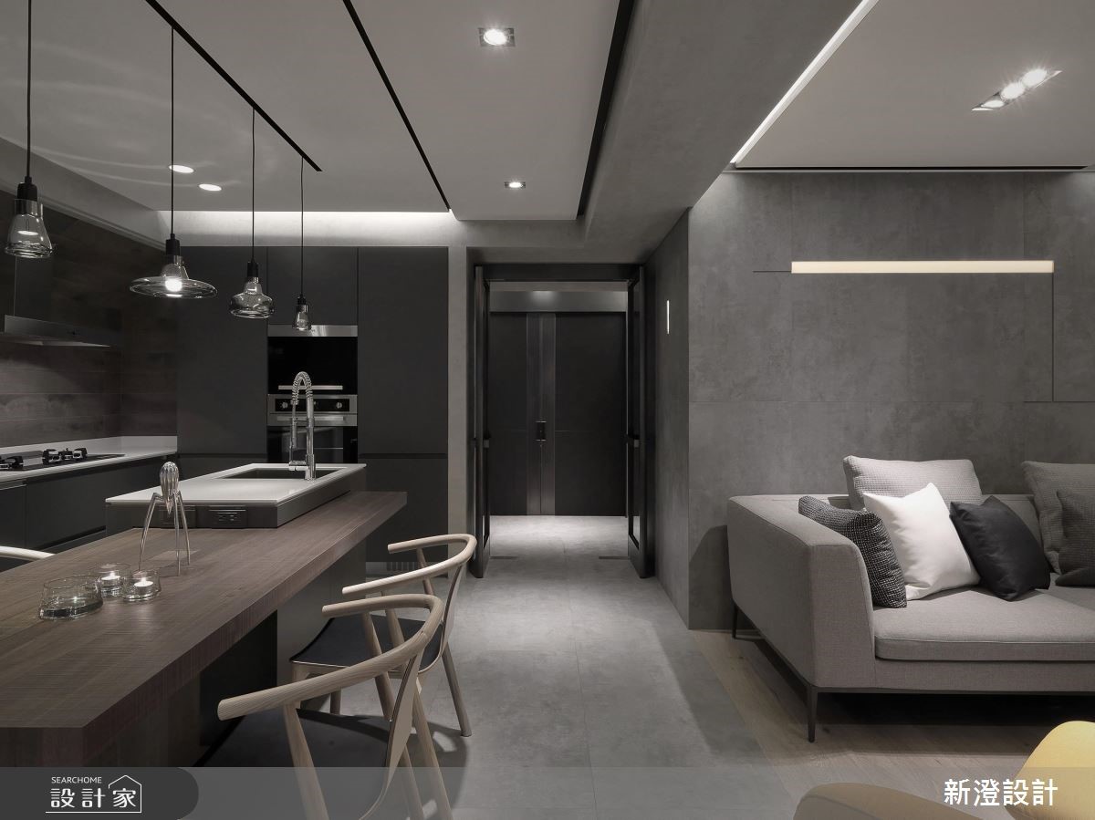 起家厝雖蘊藏著家人間的笑語，但已屆老屋年齡，有著格